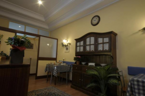 Гостиница Monteoliveto Bed & Breakfast  Неаполь